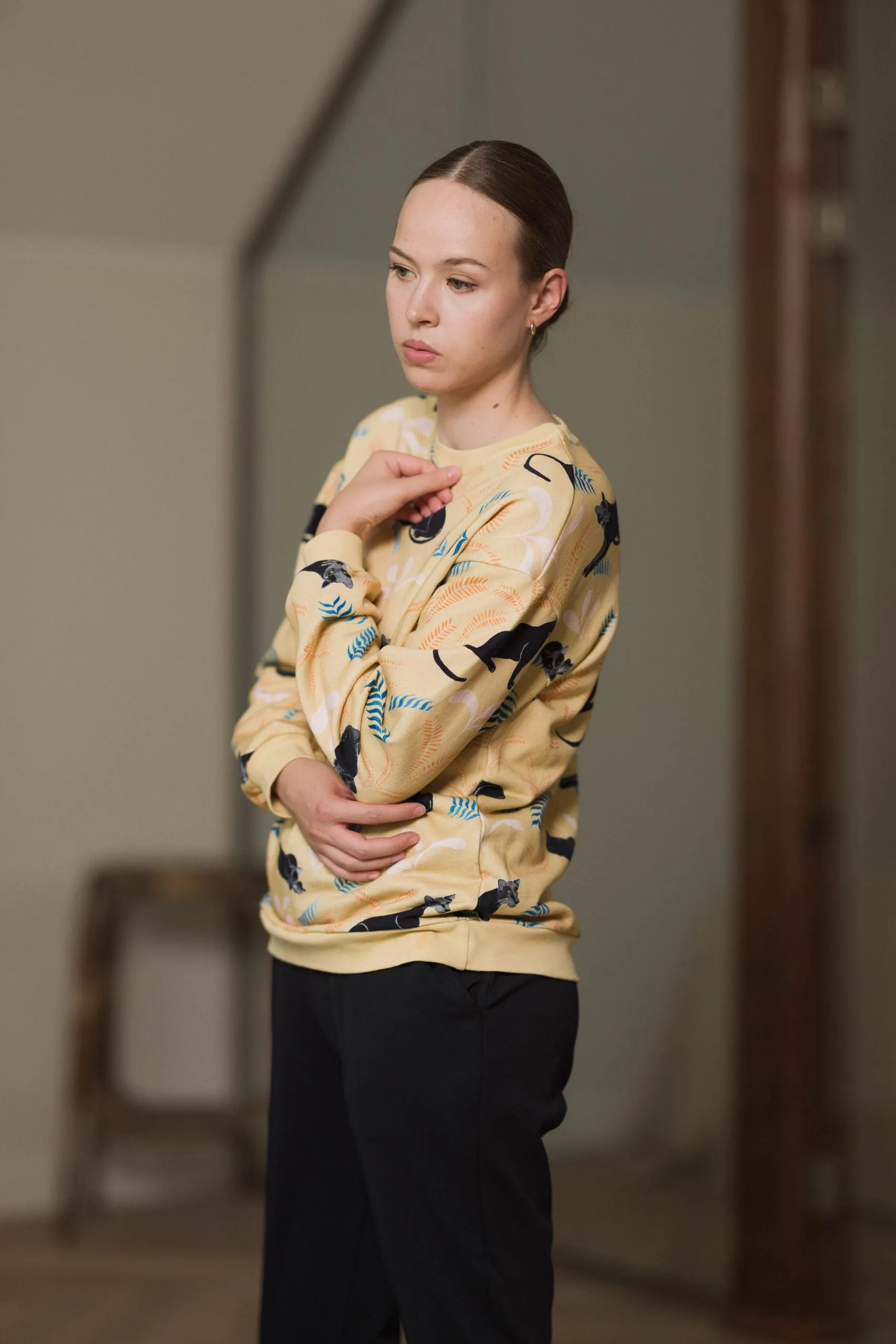 Farah Sweater Waiting